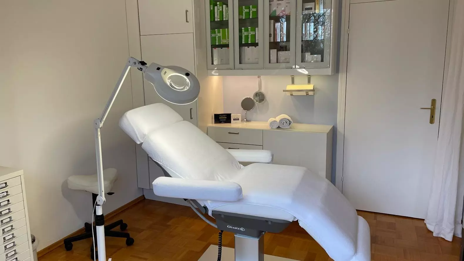 Faden-Lifting mit 5 oder 10 Fäden inkl. Beratung für 1 Person