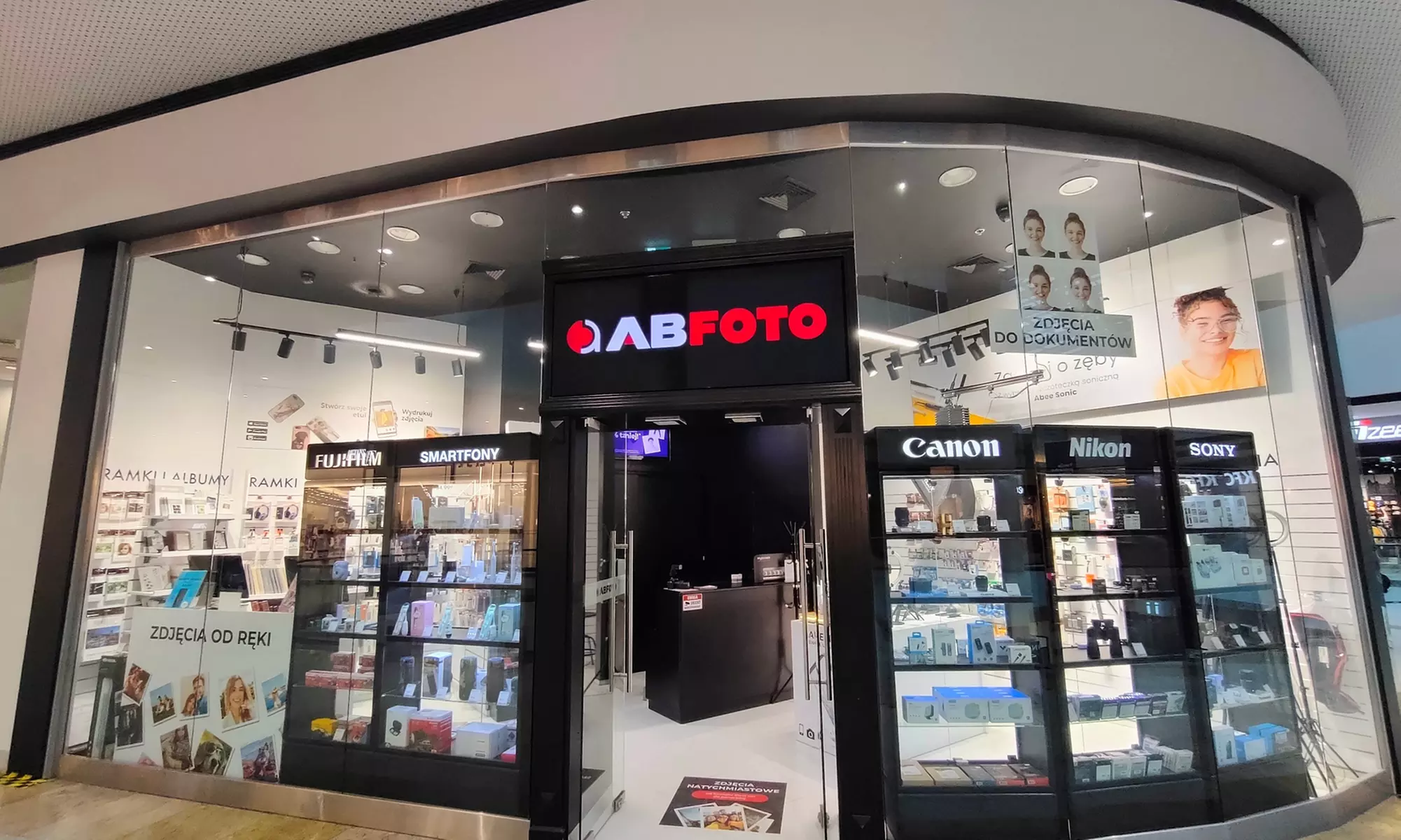 Wydrukuj wspomnienia z AB Foto – odbitki zdjęć w różnych rozmiarach w 16 salonach w całej Polsce