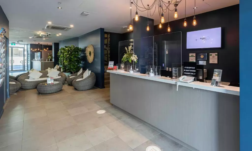 Narrabeen Beach: Studio Suite with Breakfast and Welcome Drinks