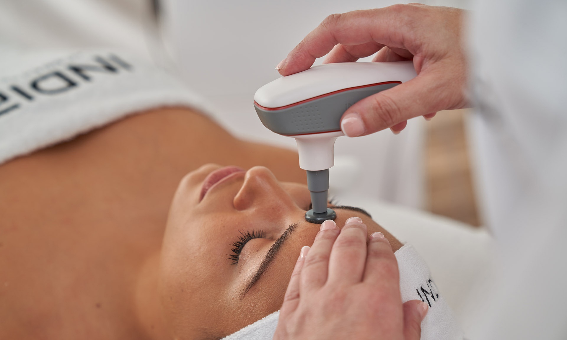 1 o 2 sesiones de tratamiento reafirmante y radiofrecuencia facial