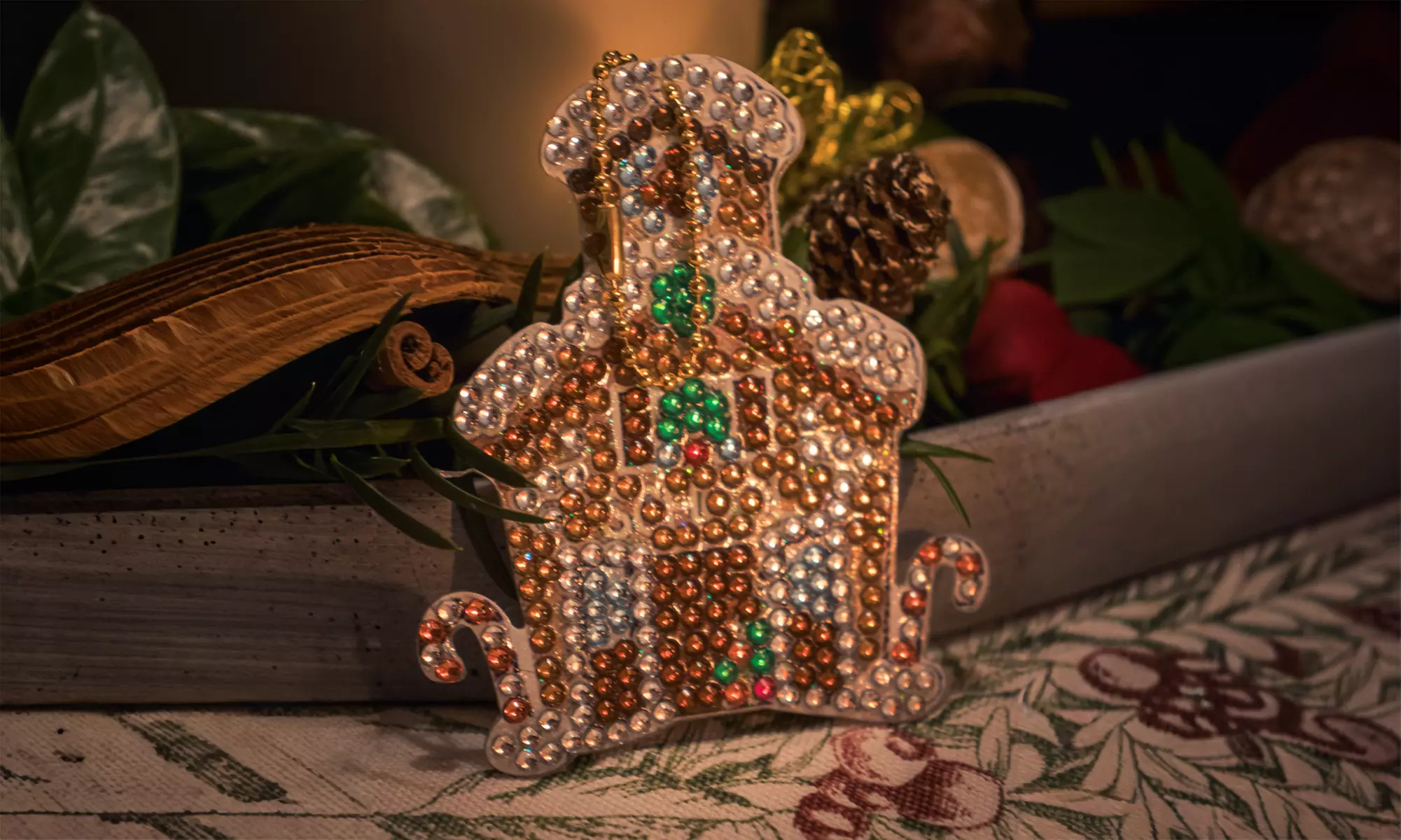 Weihnachtsgeschenkbox mit exklusiven handgemachten Überraschungen