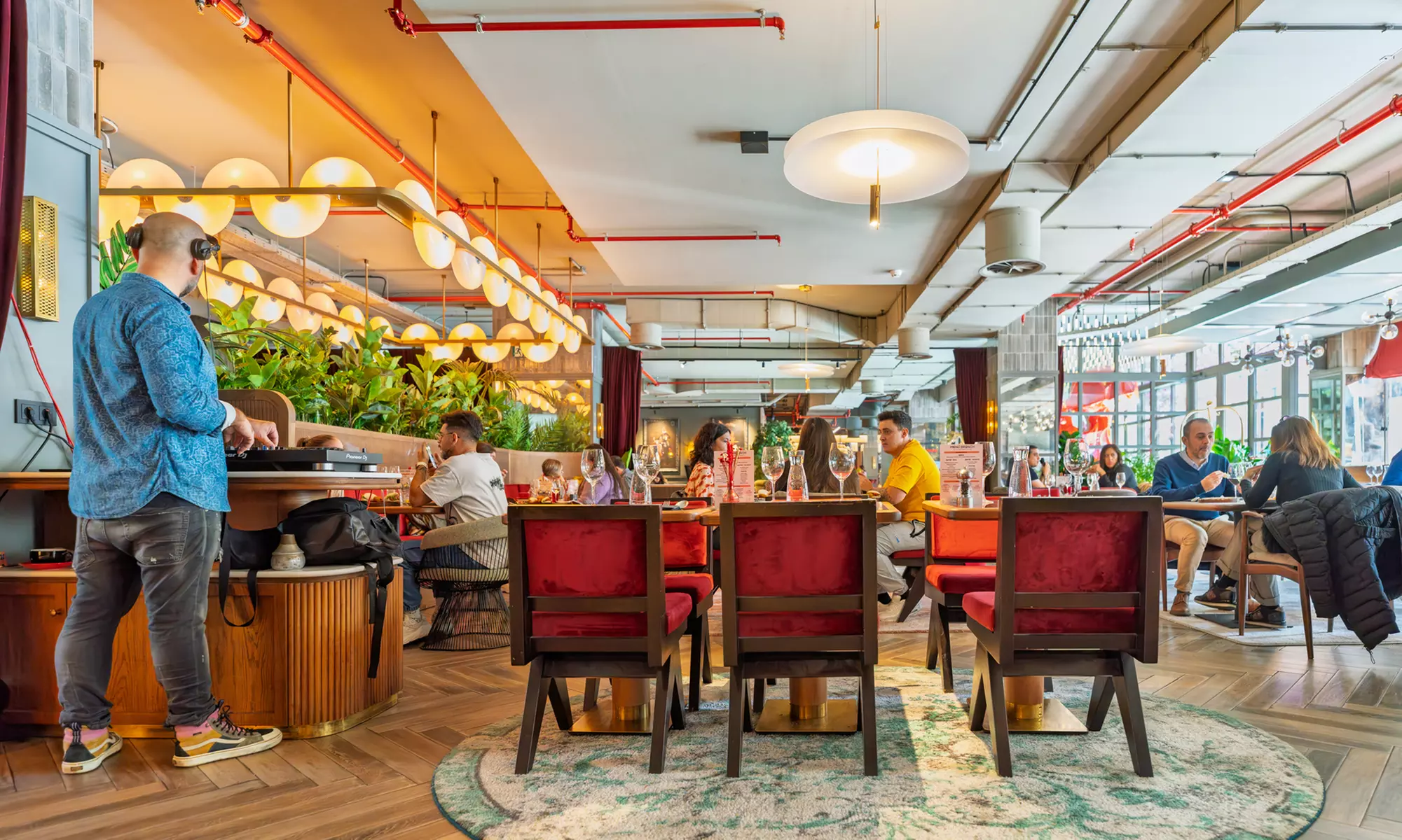 Brunch ilimitado con bufé libre de comida y bebida para 2 o 4 personas