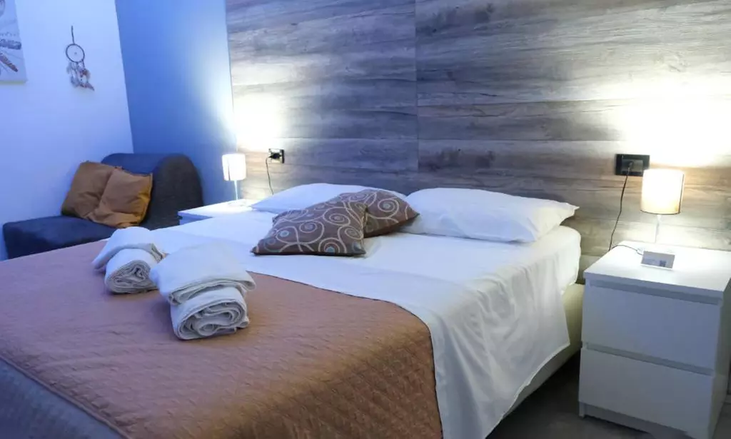 Napoli: Camera King o Suite con vasca idromassaggio, sauna e aperitivo