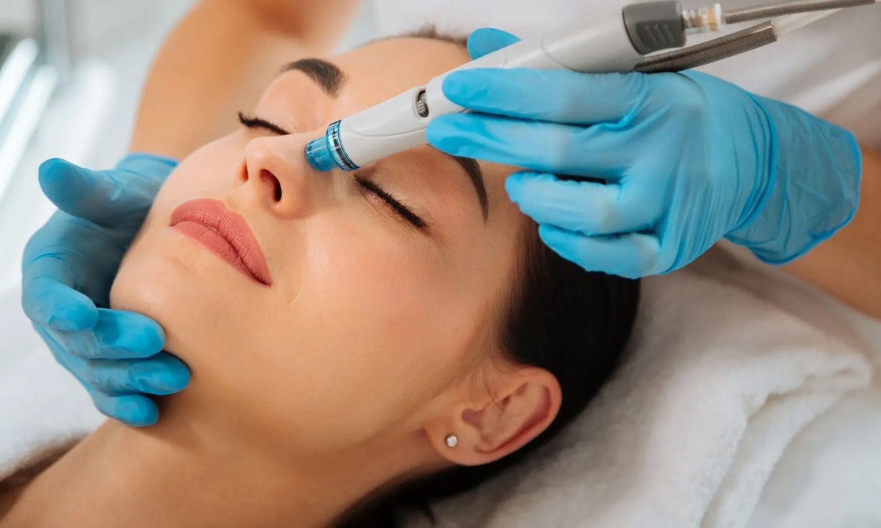 Up to 35% Off on HydraFacial at Glow & Contour Wellness Medspa