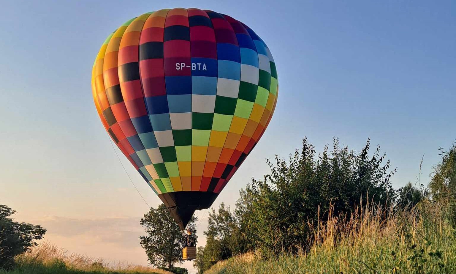 Godzinny lot balonem dla 1-2 osób z pamiątkowym certyfikatem