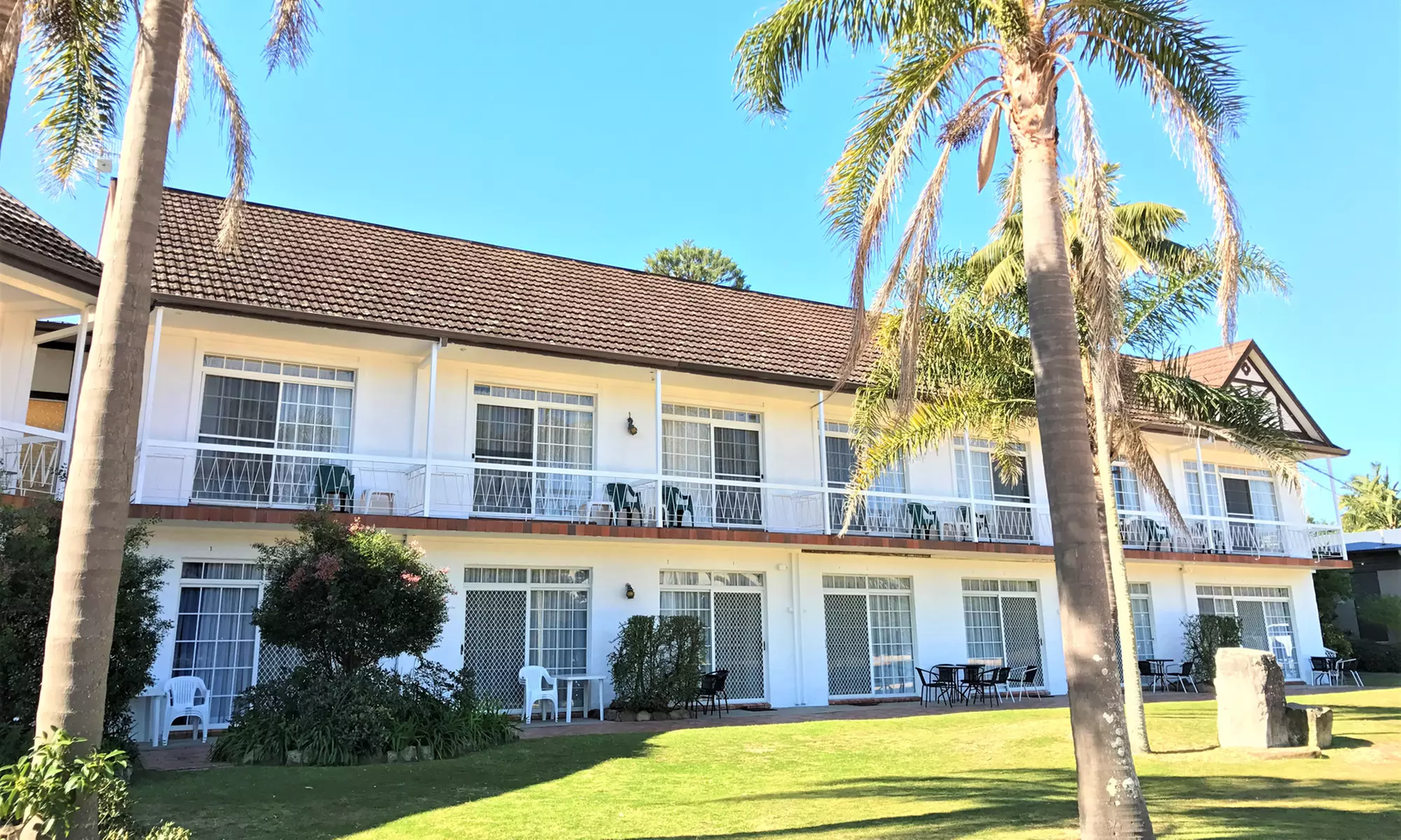 Terrigal: Lake Front or Family Room Stay with Parking, Wi-Fi & More