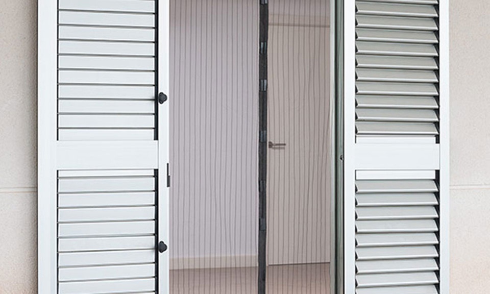 Moustiquaire magnétique pour portes