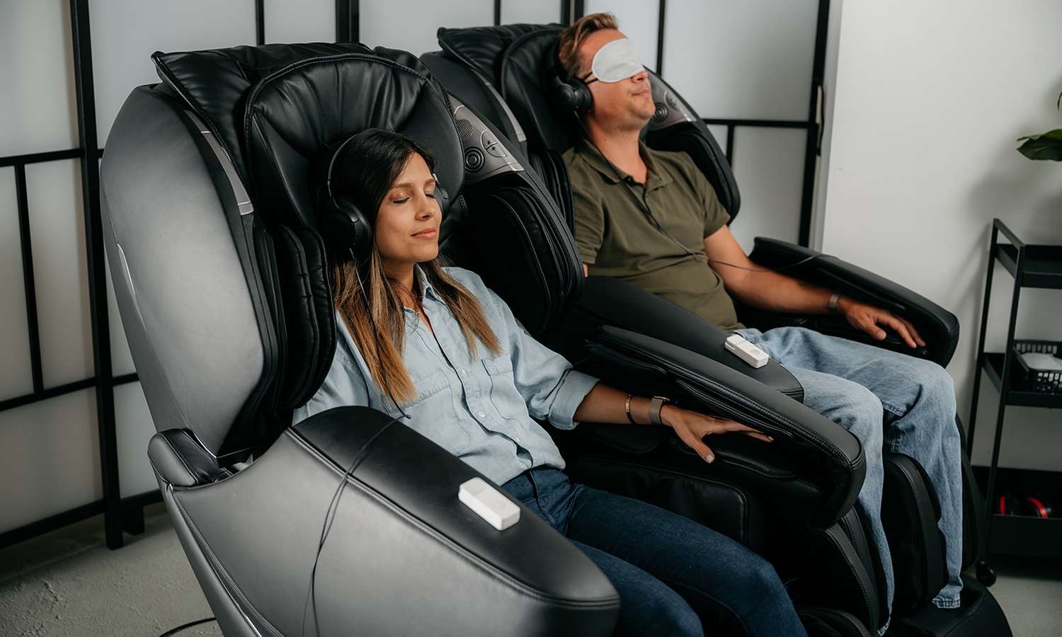 Betreed de oase van ontspanning: Full Body massagestoel in hartje Adam