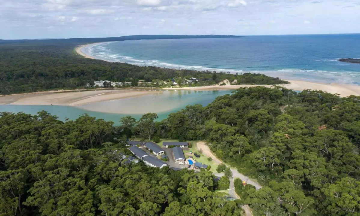 South Coast: 4* Two-Bedroom Apartment Stay with Bottle of Wine