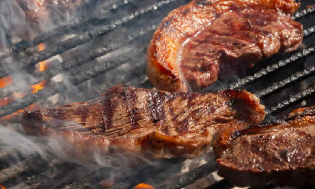 Menú de parrillada de carne a la brasa para 2 o 4 personas en La Brasa