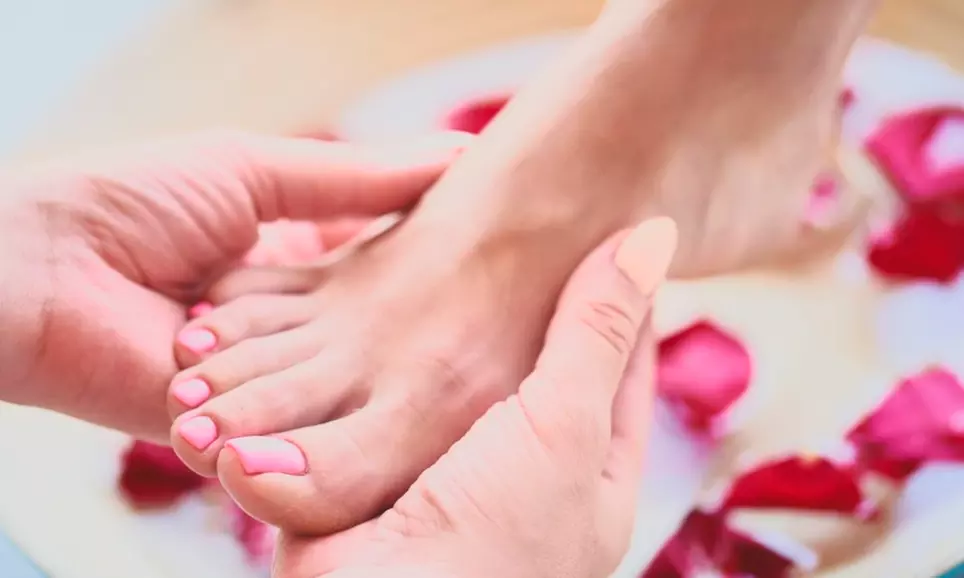 Bis zu 30% Rabatt auf den Maniküre-Pediküre bei Parisa Beauty