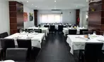 Delicioso menú de arroz de marisco o verdura con 3 entrantes