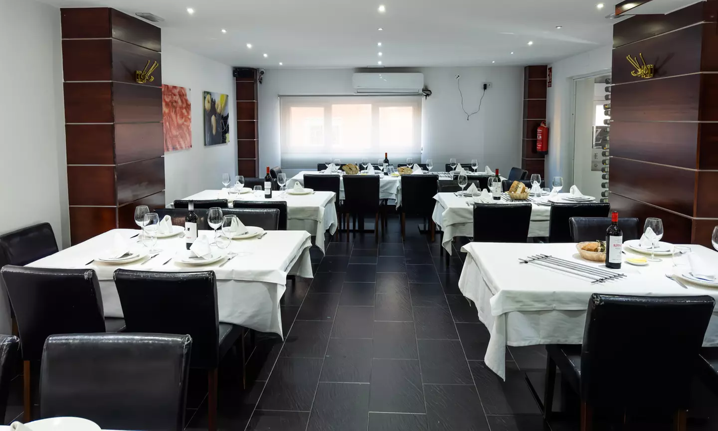 Delicioso menú de arroz de marisco o verdura con 3 entrantes