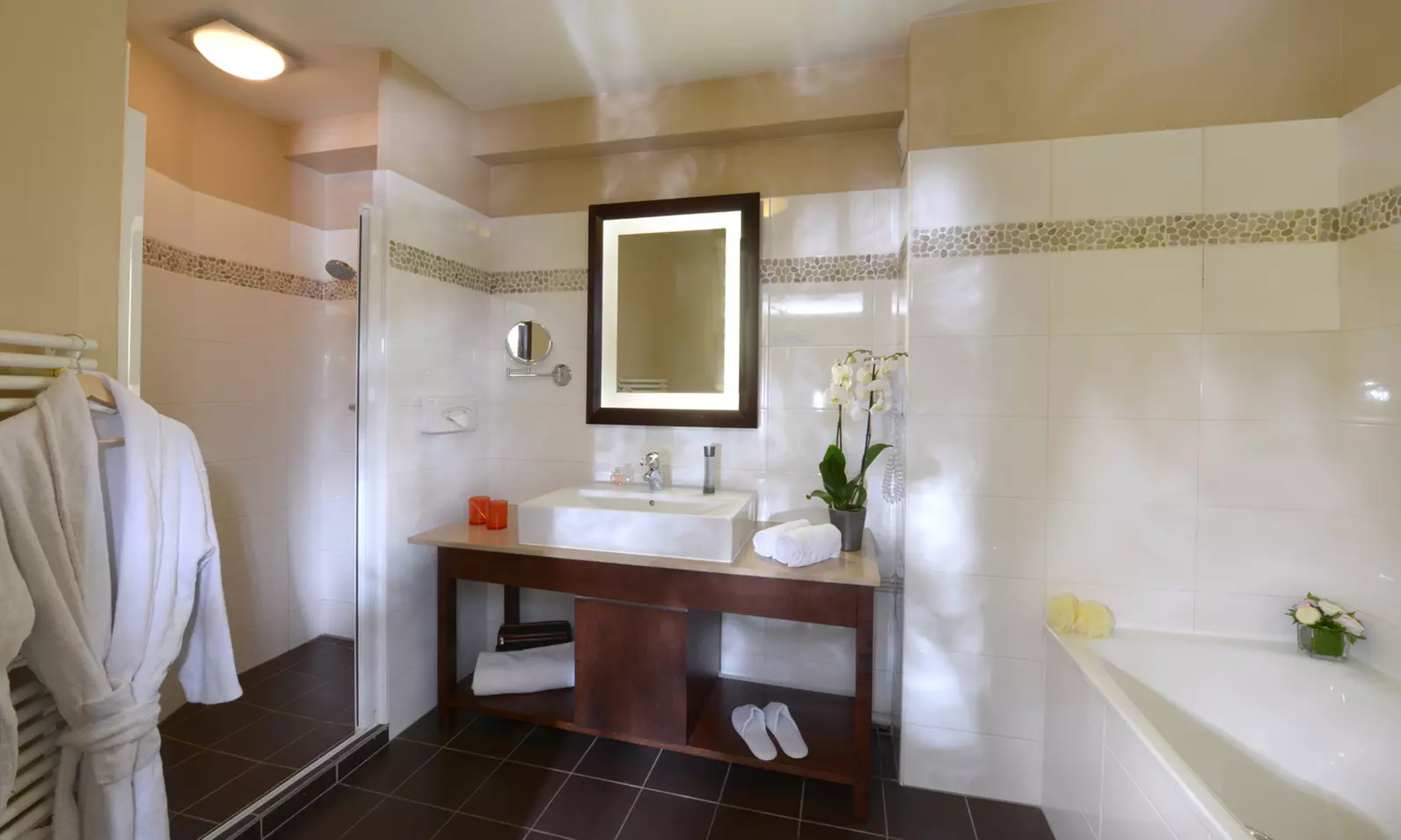 Proche Paris : chambre au choix avec pdj option décoration romantique