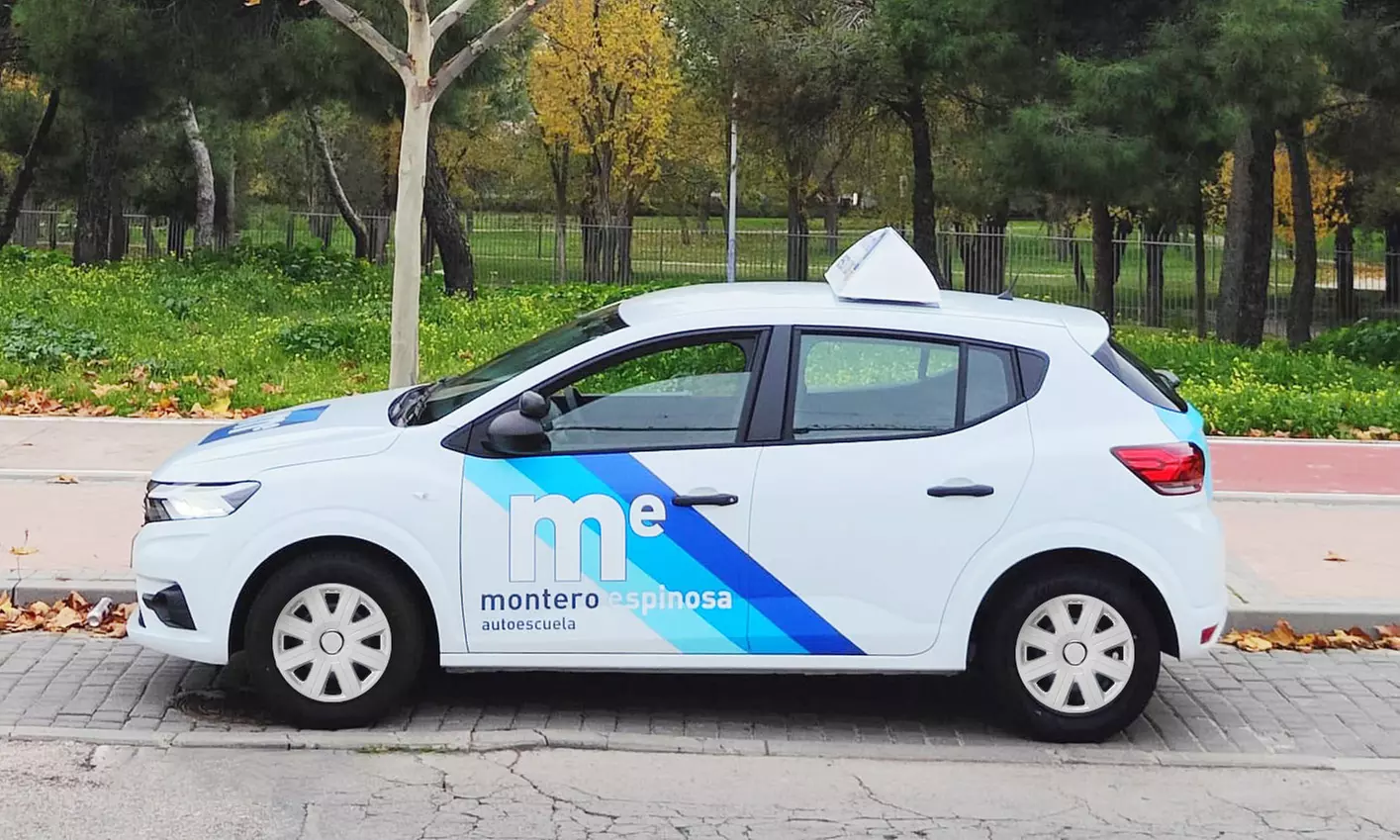 Permiso B: teoría y 3 o 5 prácticas en Autoescuela Montero Espinosa