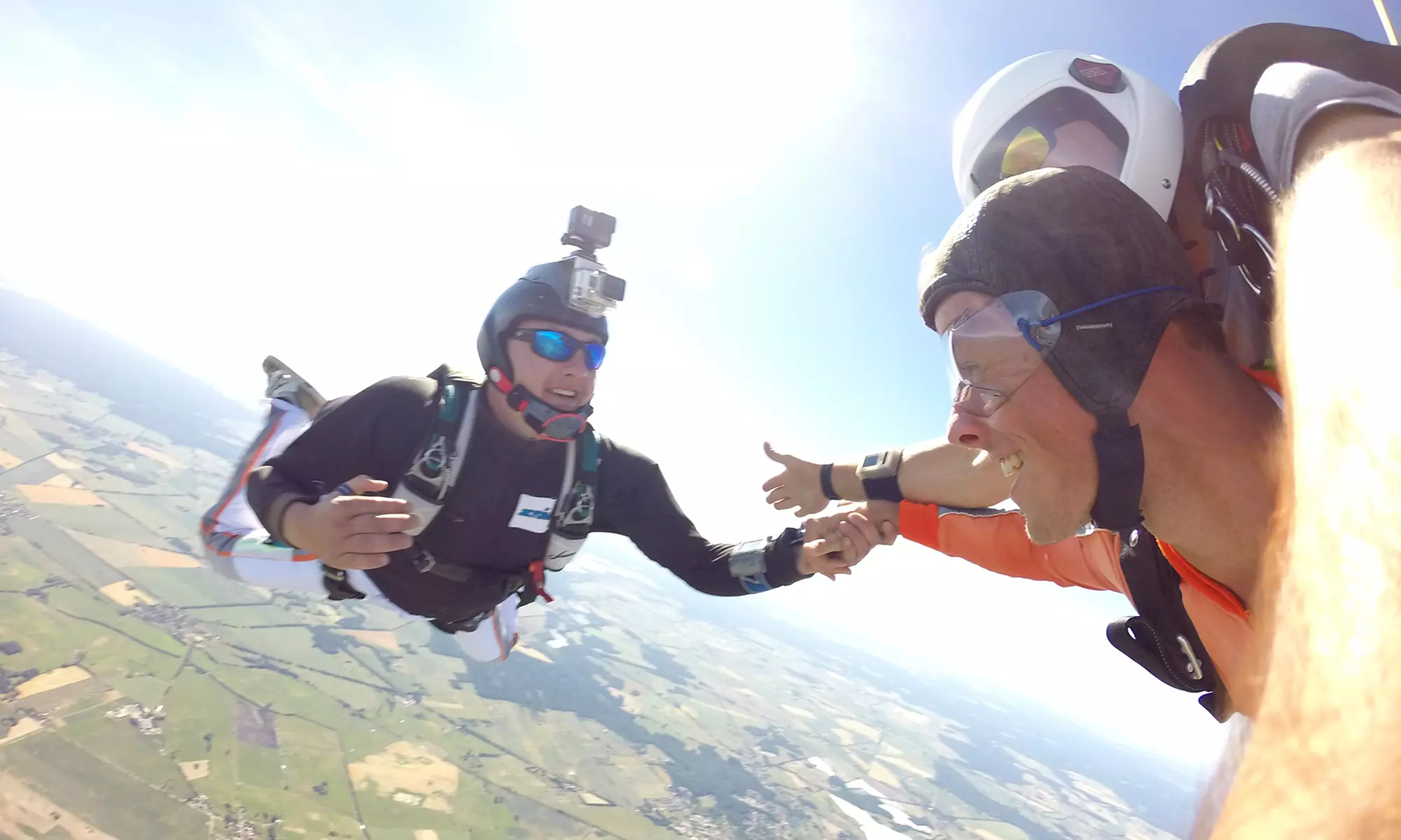 Fühle die Freiheit des Fliegens: Wertgutschein Tandem-Fallschirmsprung