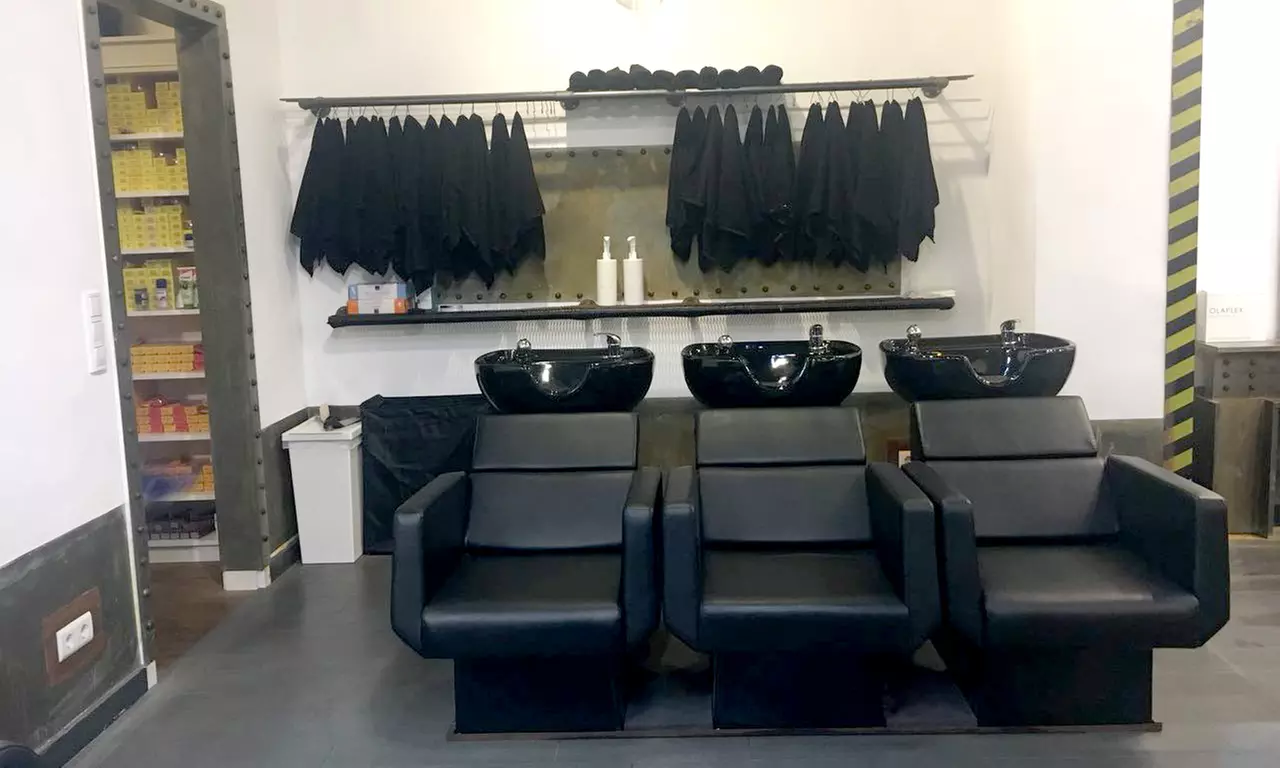 Haarschnitt mit verschiedenen Zusatzleistungen