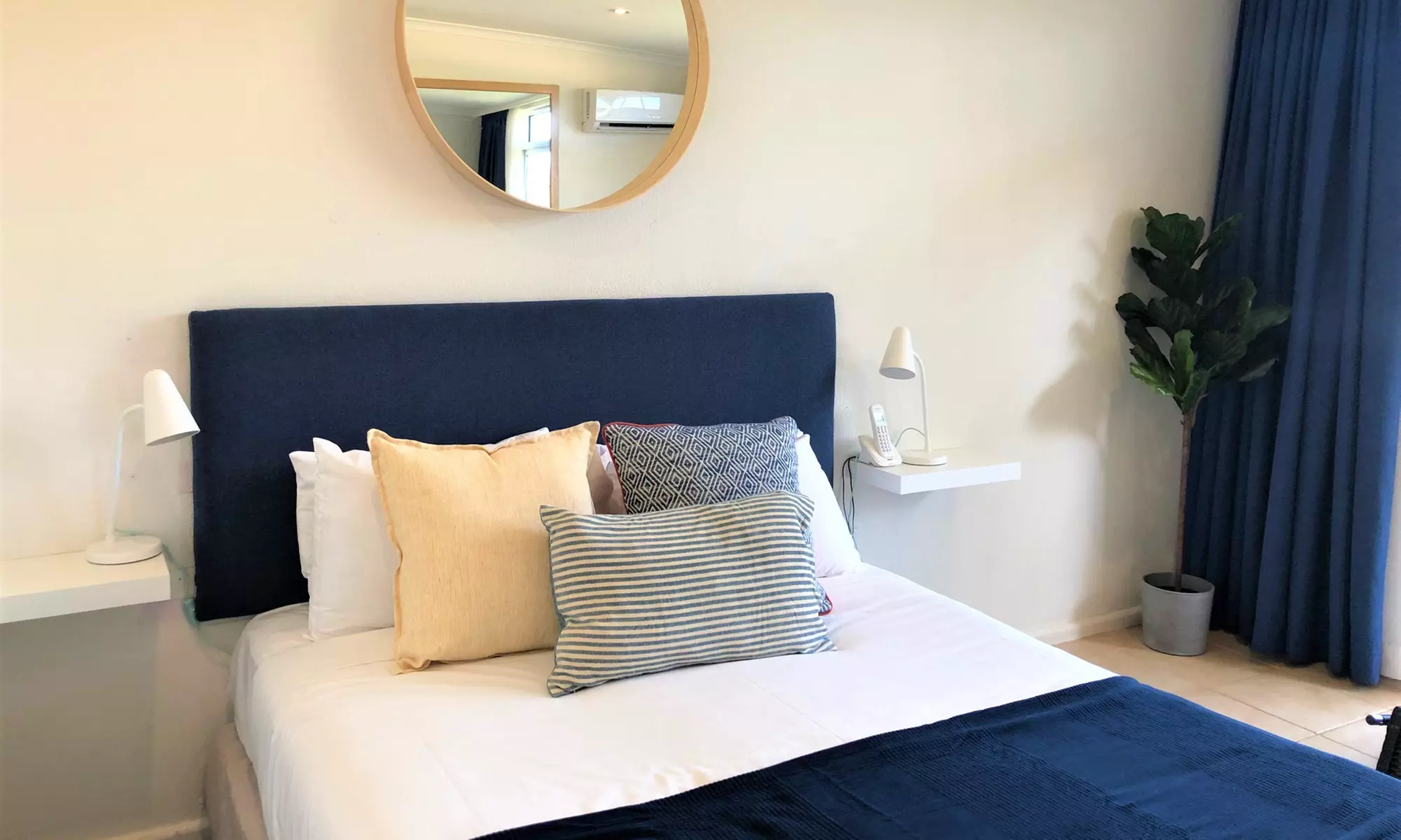 Terrigal: Lake Front or Family Room Stay with Parking, Wi-Fi & More