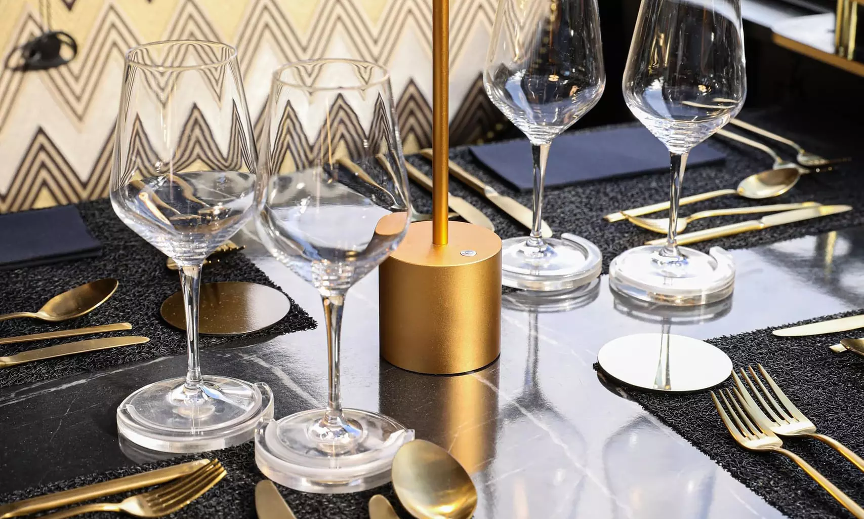 Déjeuner ou dîner à bord du bus toqué Champs-Élysées ou St-Germain