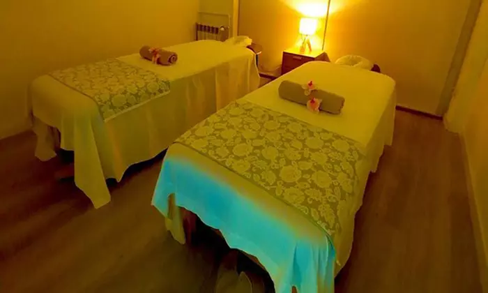 Masaje tradicional oriental filipino en pareja con té y chocolate