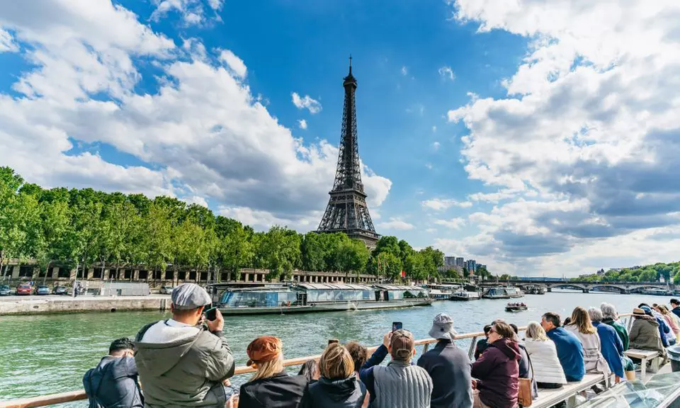 Explorez Paris autrement sur les Bateaux Parisiens Croisière Promenade