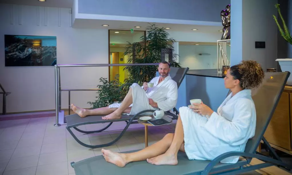 Savoyen: Superior-DZ mit Frühstück, opt. Spa, Fitness & Dinner