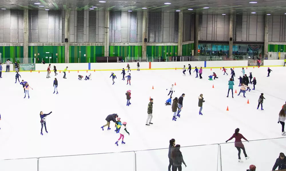 Patinaje sobre Hielo en la Pista de Valdemoro con Alquiler de Patines