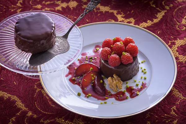 Eisbecher, Kaffee und Torte oder Dessert nach Wahl für 1 - 2 Personen