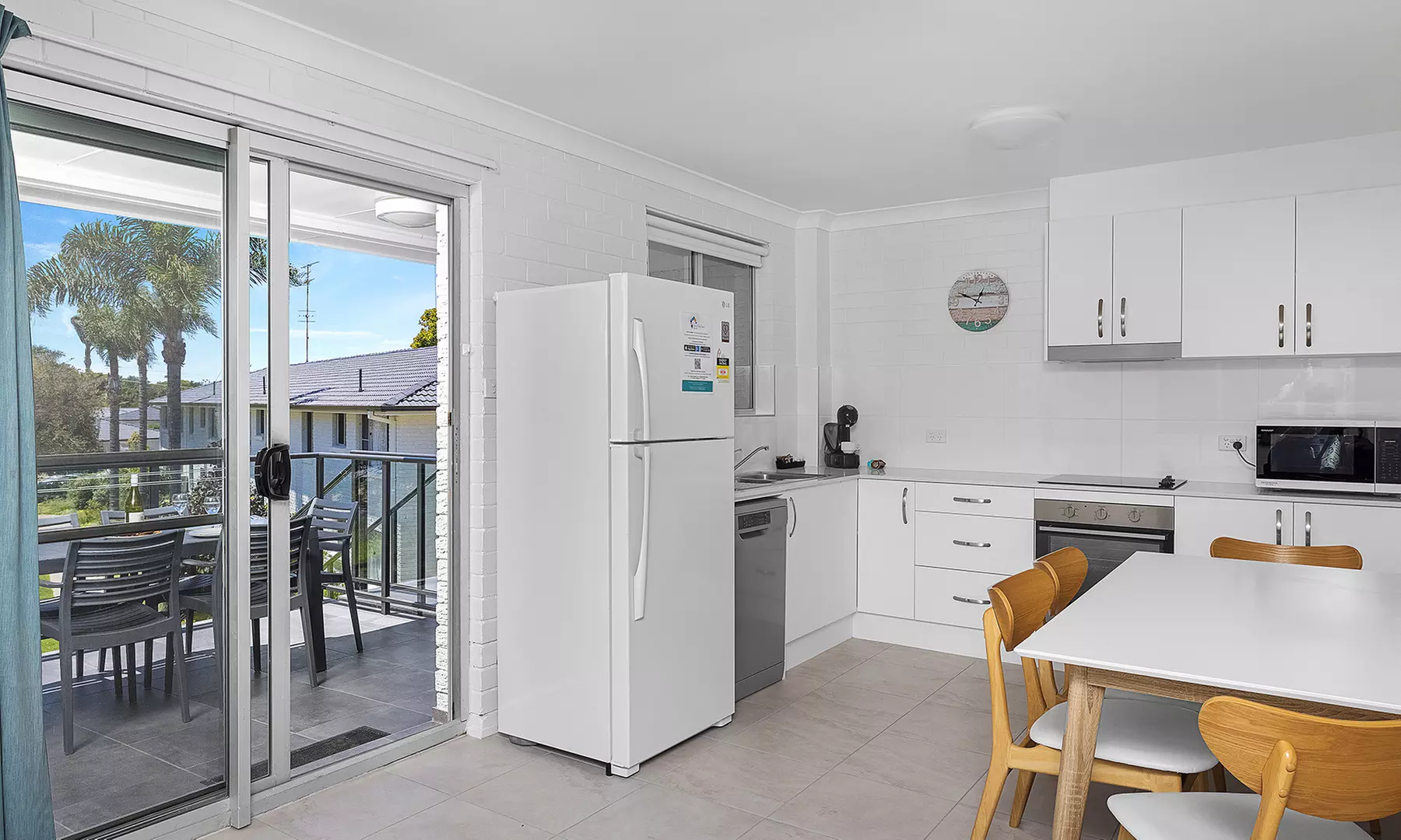Port Stephens: Apartments with Wine and Late Checkout up to 6