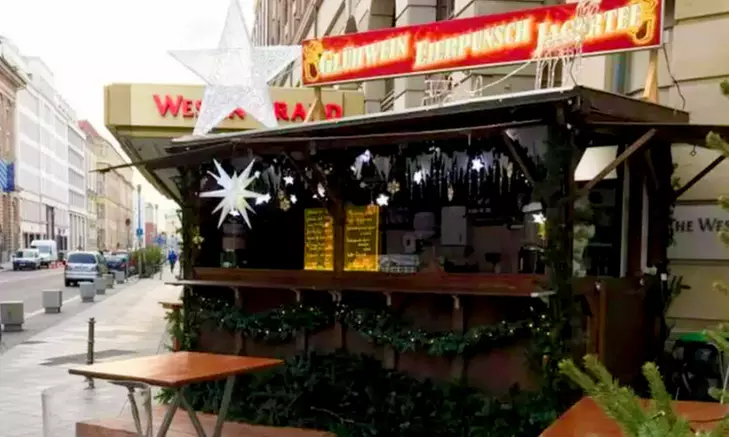 2 Glühweine oder nicht alkoholische Heißgetränke nach Wahl