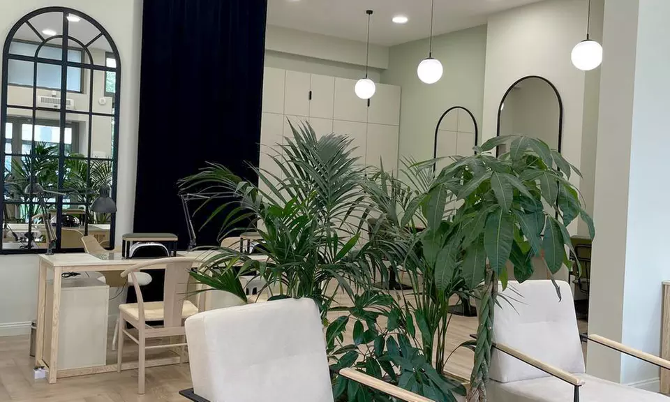 Pielęgnacja włosów każdej długości ze strzyżeniem i opcjonalnym modelowaniem w salonie SIMPLE (do -60%)