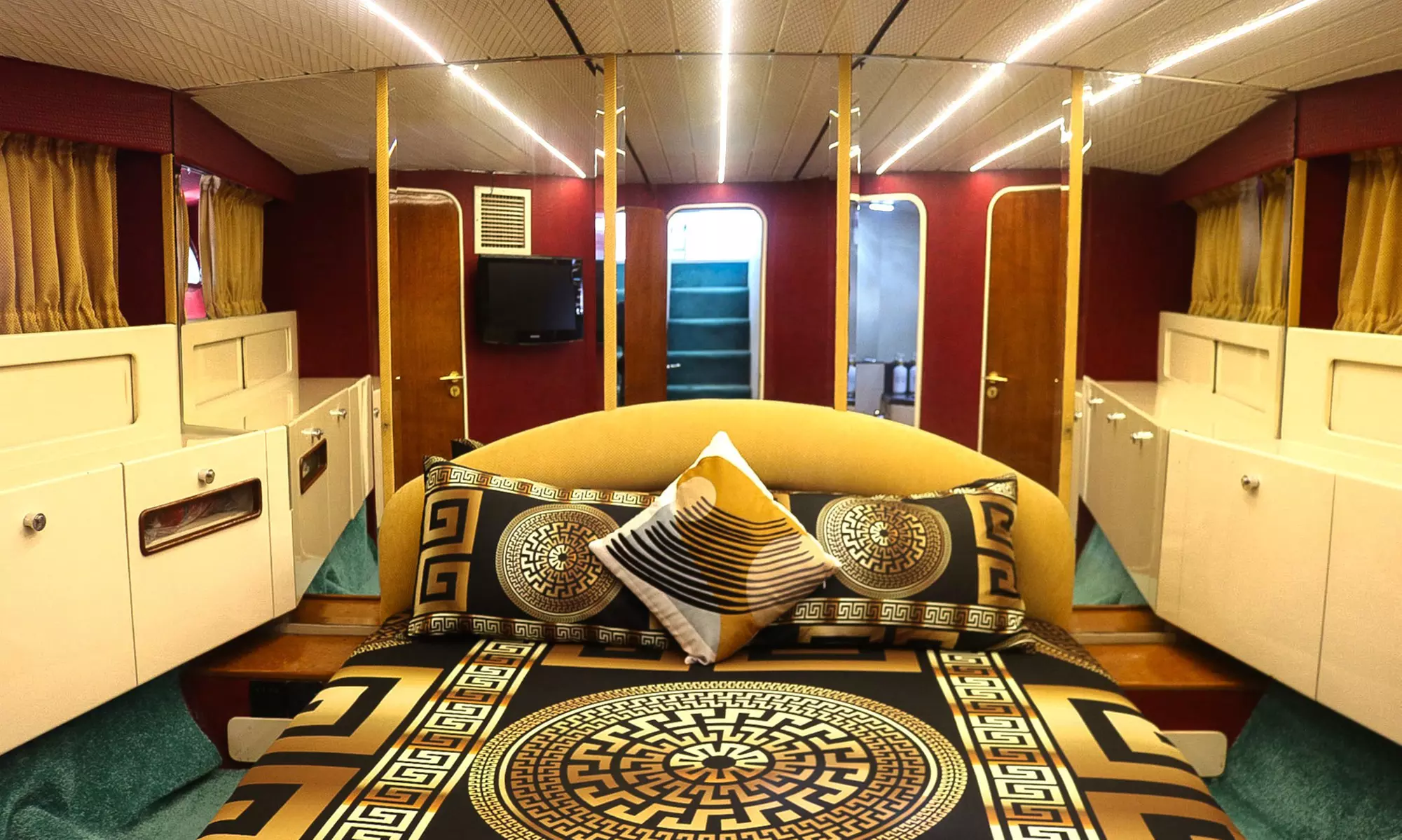 New 75ft Yacht Silver Queen V Up to 30pax for 1, 2, 3, or 4-hour