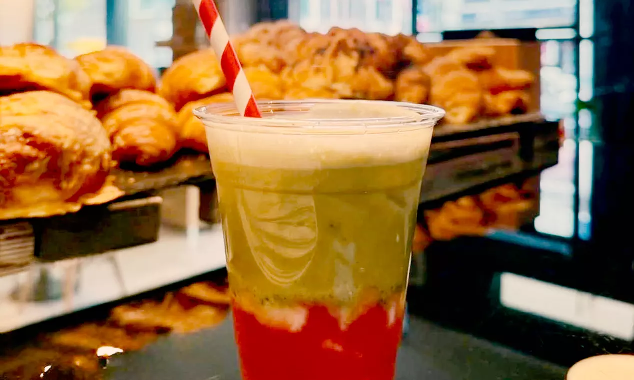 Kuchen od. Torte & Kaffee-/ Matcha-Spezialität nach Wahl für 2-4 Pers.