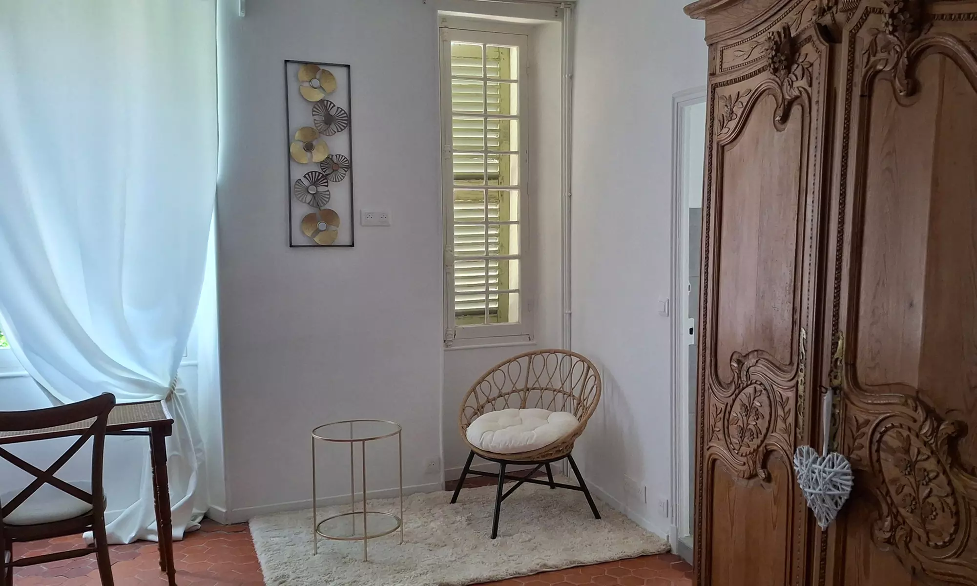 Var, Saint-Raphaël : 1 nuit en chambre double, option pdj et modelage