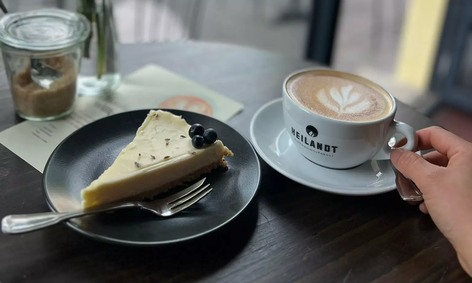 Kuchen nach Wahl & kleiner Cappuccino für 1, 2 oder 4 Personen