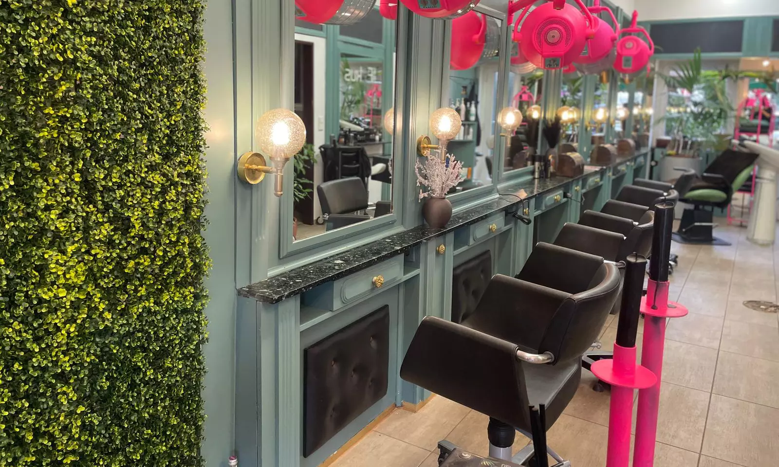 Waschen, Schneiden, Föhnen & Stylen für kurzes oder mittellanges Haar