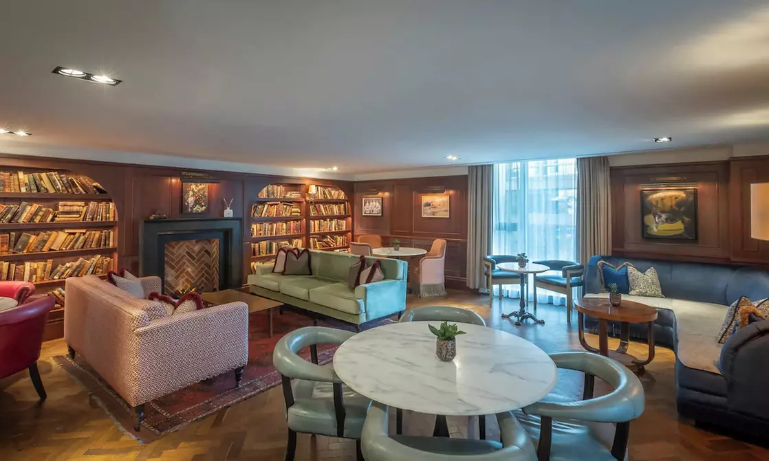 Cambridgeshire: Deluxe Double Room or Executive King Room w/ Breakfast