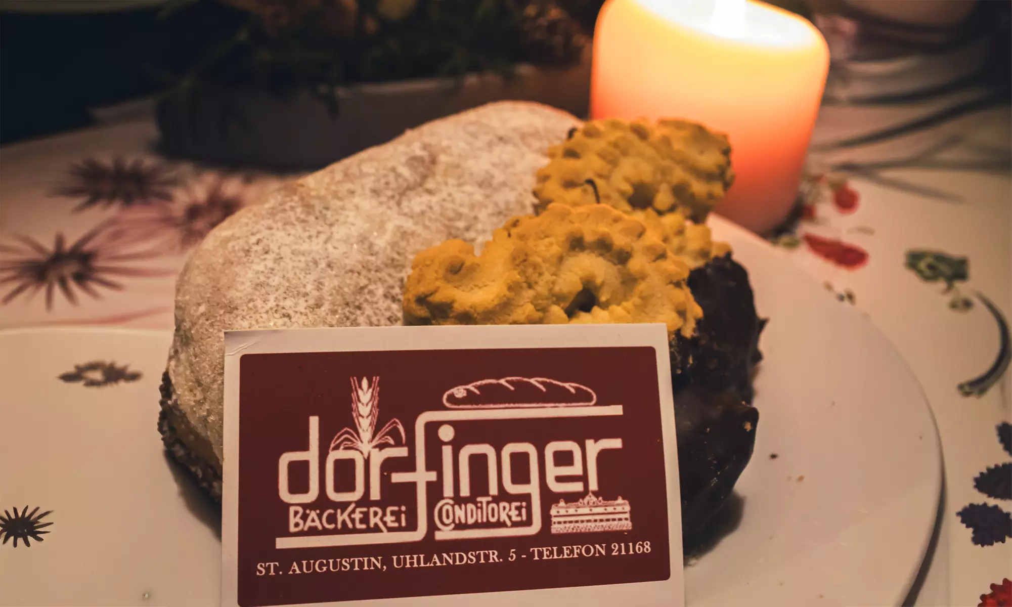 Weihnachtsgeschenkbox mit exklusiven handgemachten Überraschungen