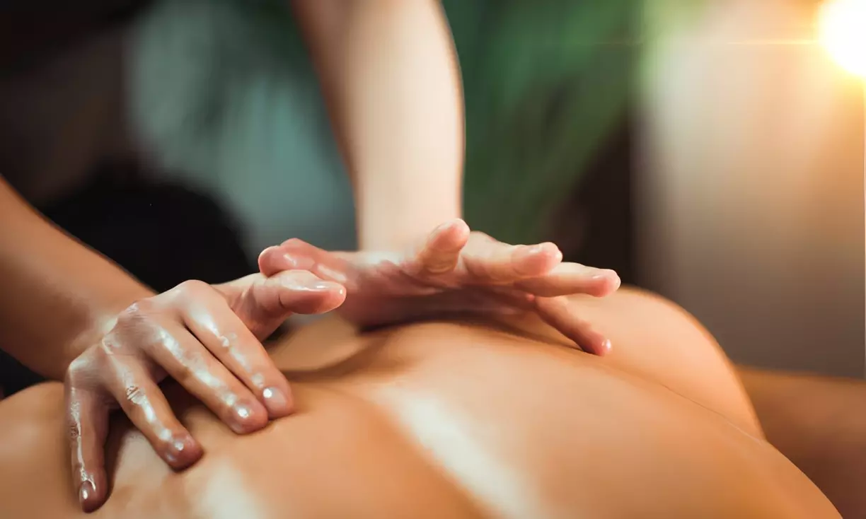 Chinese massage naar keuze óf oogmassage met kruiden van een uur