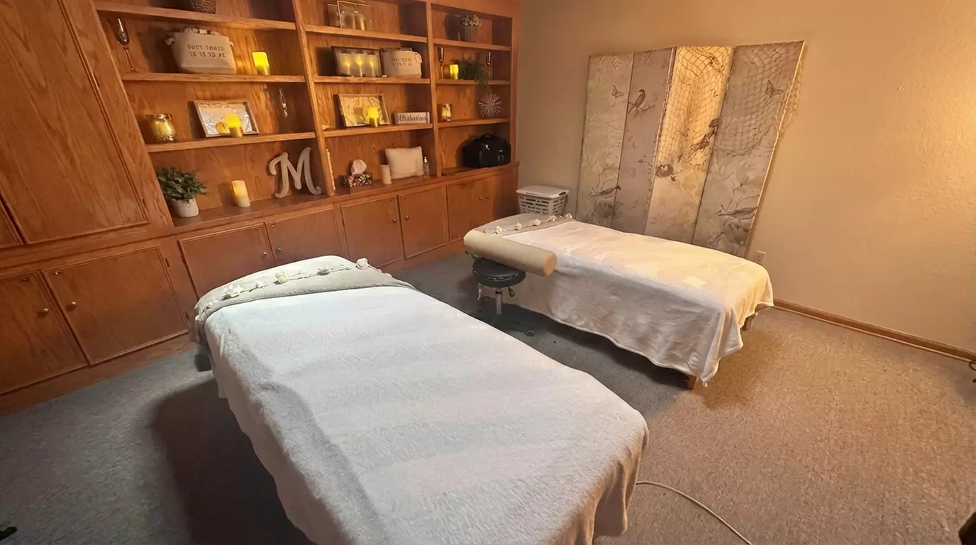 Couples Wellness Package: Swedish Massage, Aromatherapy & Facial