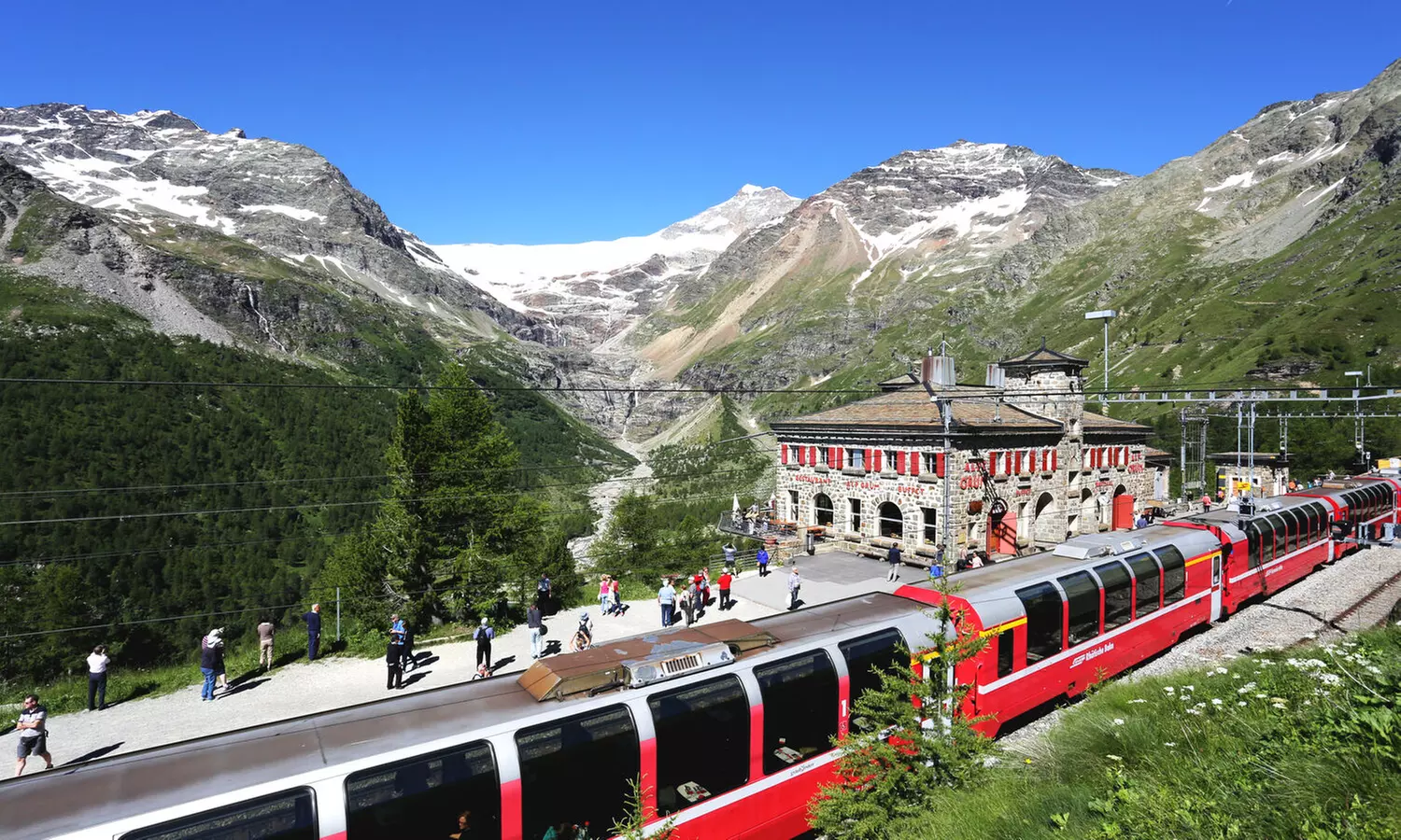 ✈ Milan, Chur & Zurich: 3 or 4 Nights with Hotel, Train & Flights