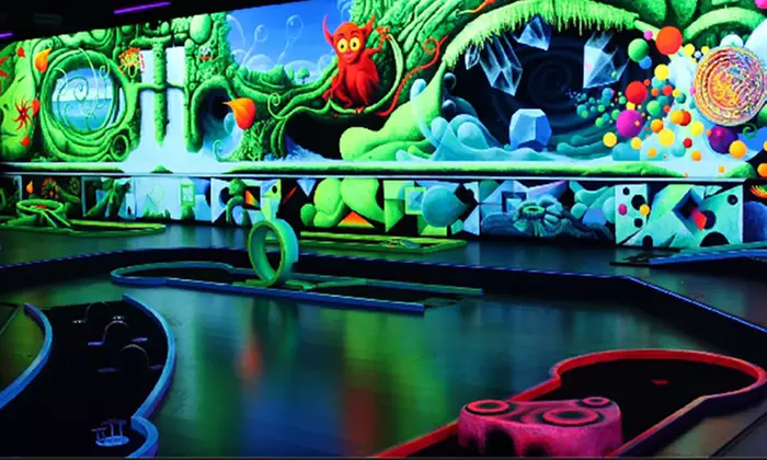 3D-Schwarzlicht-Minigolf für 2 bis 8 Personen