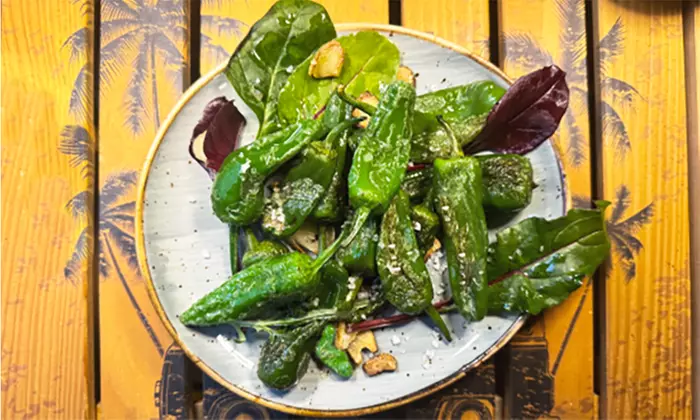 Spanisches Feeling: Tapas-Platte für 2 Personen inkl. 2 Cocktails