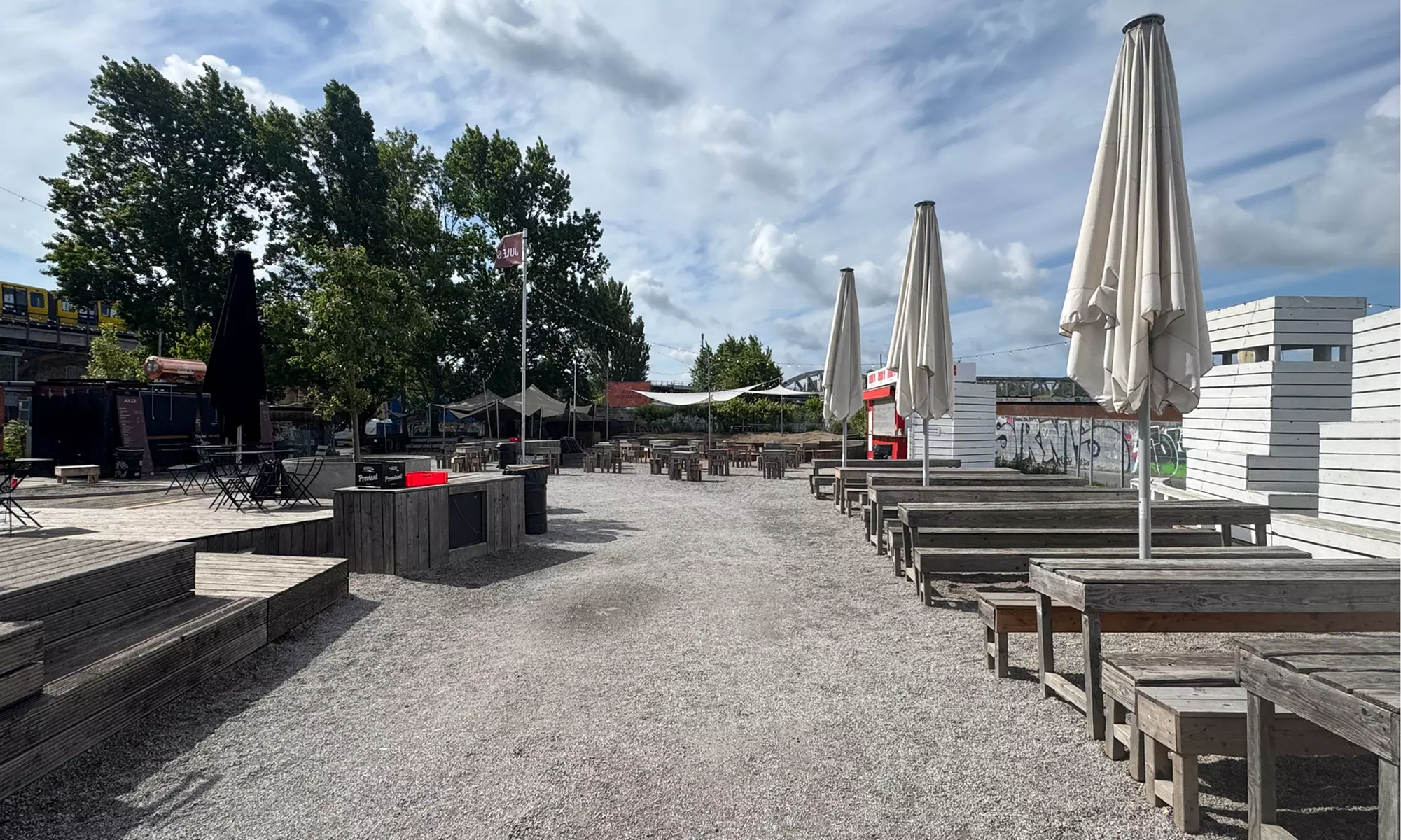 Beef oder vegetarischer Burger inkl. Pommes für 1, 2 oder 4 Personen