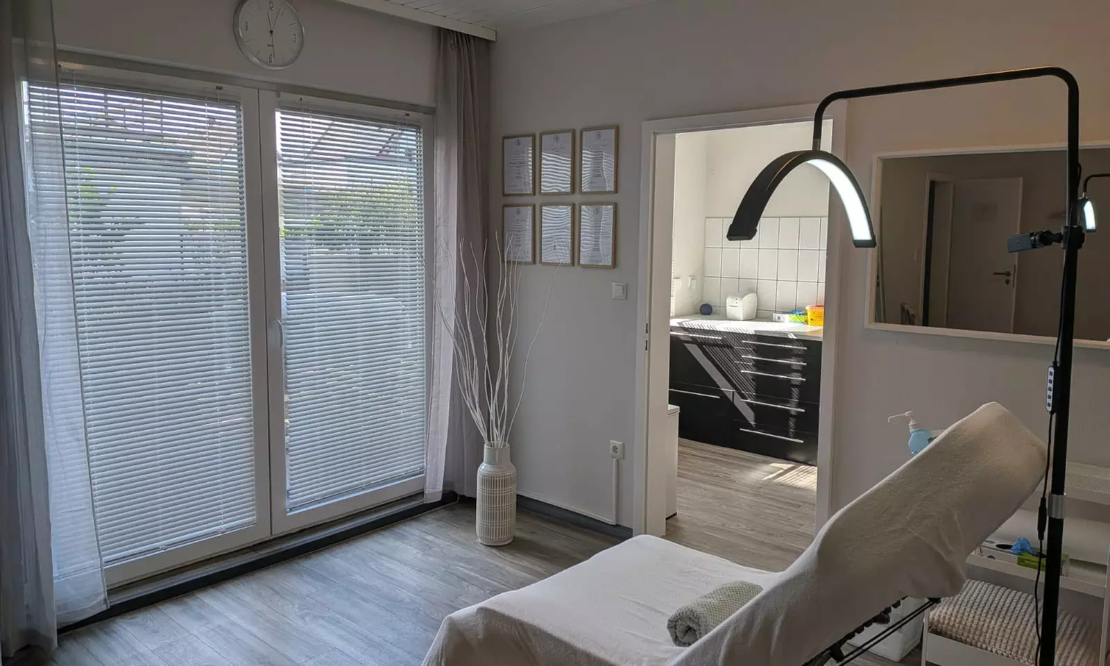 Lippenunterspritzung oder Faltenbehandlung mit Hyaluron für 1 Person