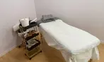 Manicura y pedicura con esmaltado tradicional o semipermanente