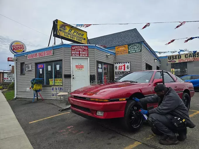 1 Full Synthetic Oil Change w/ Filter Replacement or Wheel Alignment