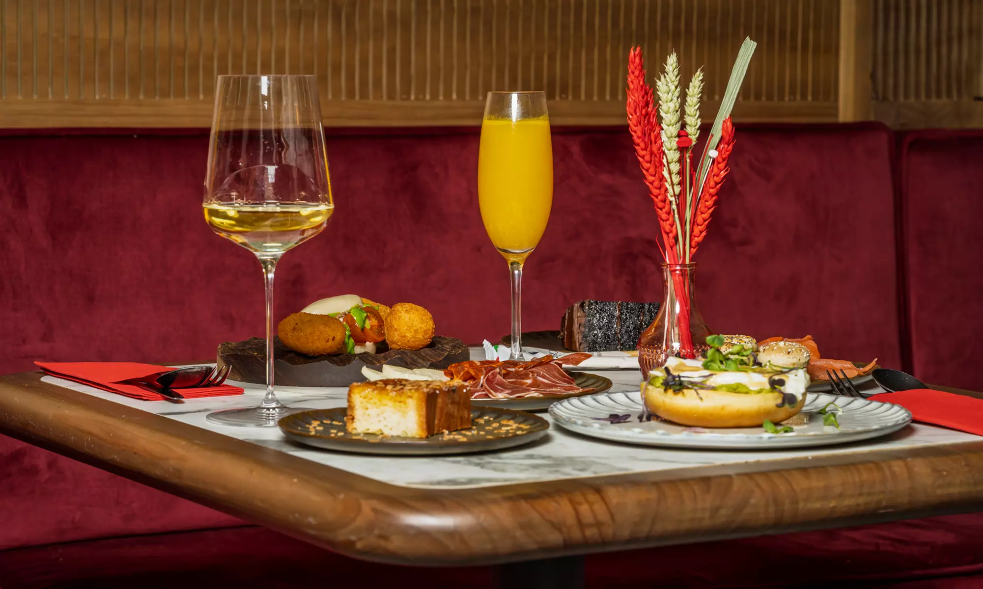 Brunch ilimitado con bufé libre de comida y bebida para 2 o 4 personas