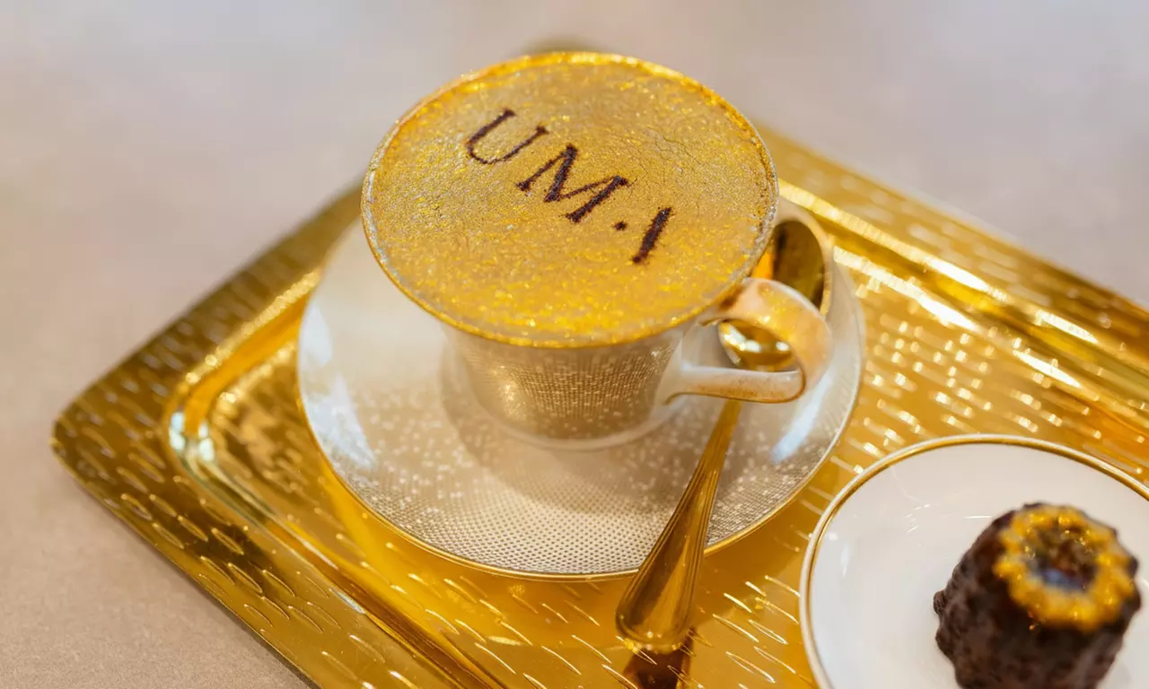 Exclusive Guided Tour of Burj Al Arab! 1, 2, or 4 People