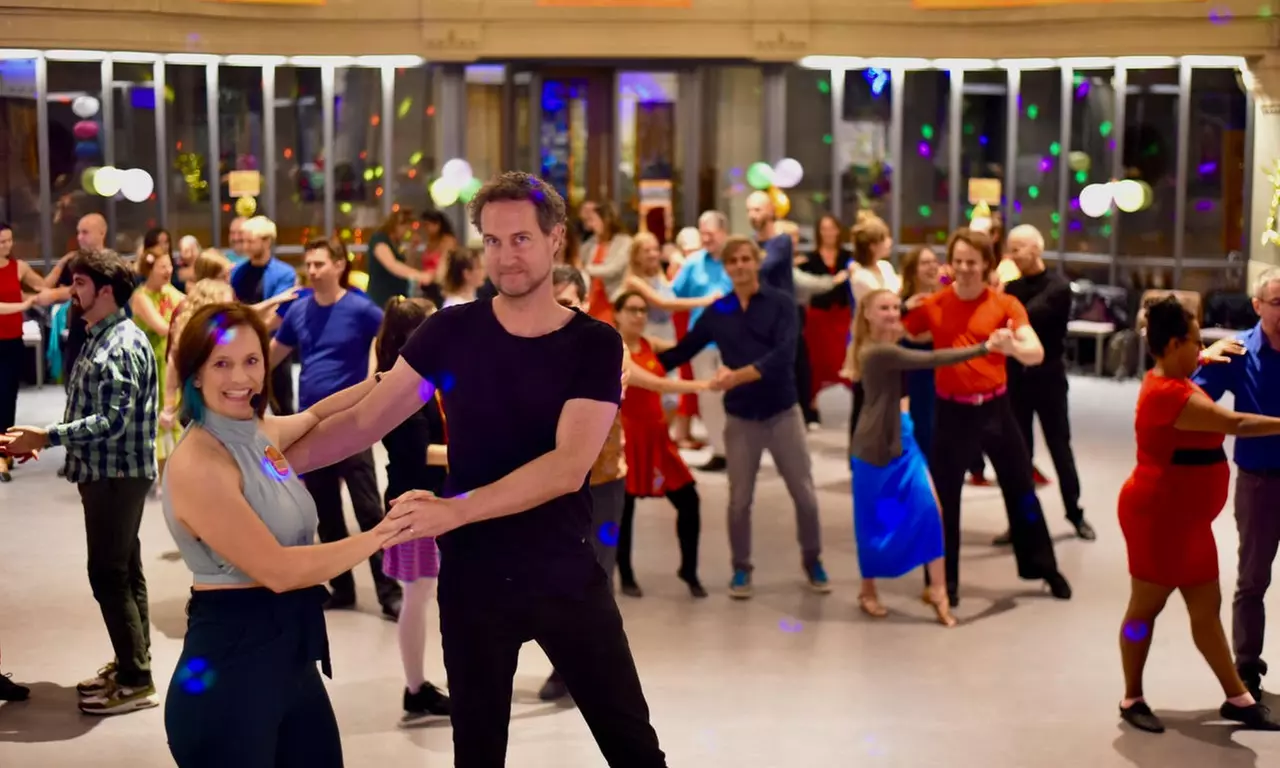 1 Monat „Modern Jive“ mit 4 Einheiten à 90 Min. für 1 oder 2 Personen